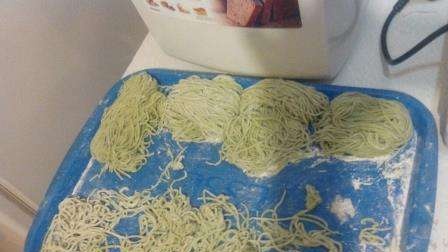 Fideos caseros, ravioles y todo para hacerlos