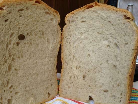 Pan de manzana con levadura líquida en una panificadora