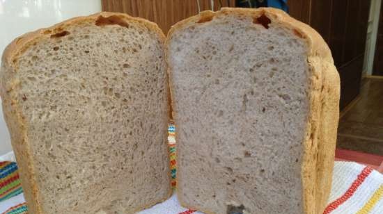 Pan de manzana con levadura líquida en una panificadora