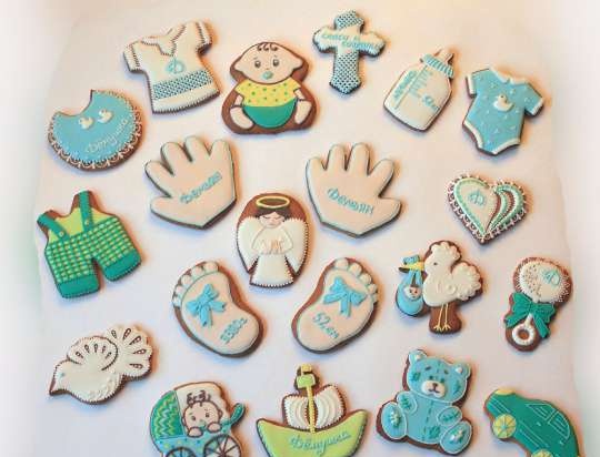 We decorate gingerbread cookies, cookies