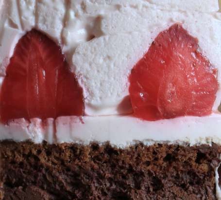 Strawberry Delight Cake