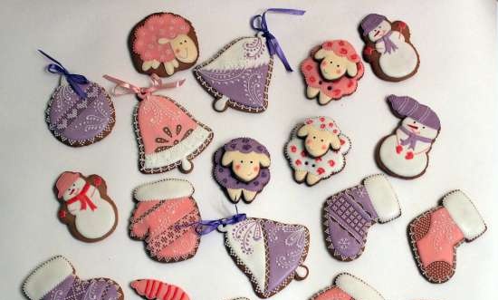 We decorate gingerbread cookies, cookies