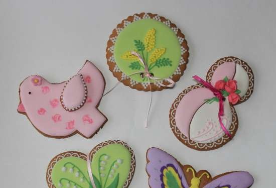 We decorate gingerbread cookies, cookies