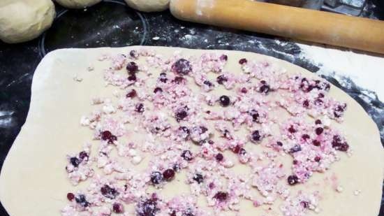 Curd and berry struuli