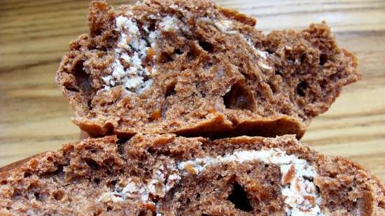 Pane al cioccolato e arancia con latte di mandorle