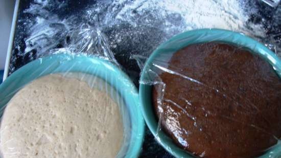 Pane a scacchi con carruba, datteri, latte di mandorle