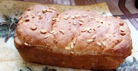 Bollo Valga con mermelada de albaricoque y almendras