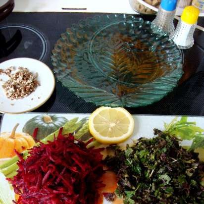 Nettle at beetroot salad