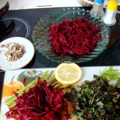 Nettle at beetroot salad