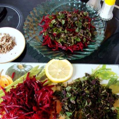 Nettle at beetroot salad