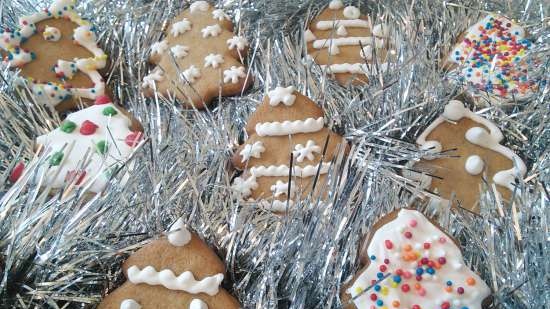 We decorate gingerbread cookies, cookies