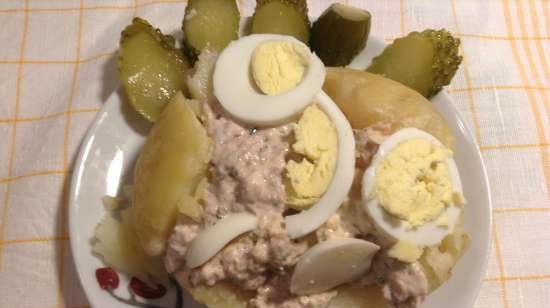 תפוח אדמה אפוי עם טונה (Folienkartoffeln mit Thunfisch-Fullung)