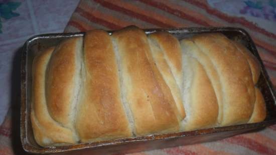 Italian bread Pane al latte Fisarmonica in the oven