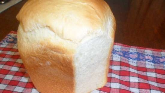 Senape e pane al latte in una macchina per il pane