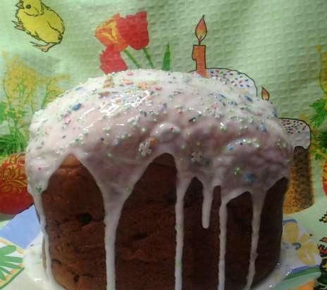 Kulich Koninklijke spelbreker in een broodbakmachine