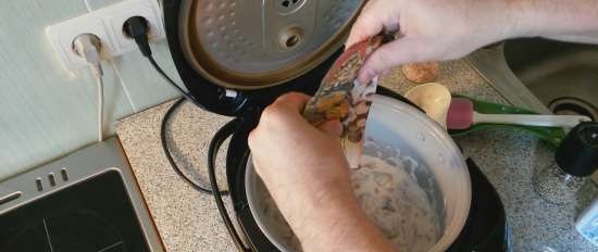 Potatoes with mushrooms in sour cream