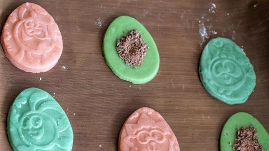 Festive Easter cookies para sa mga bata