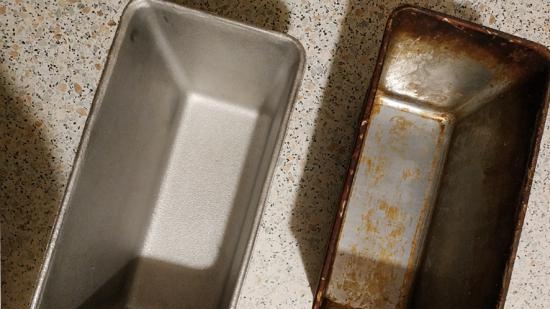 ¿Por qué los lados de un pan de aluminio L7 permanecen blancos?