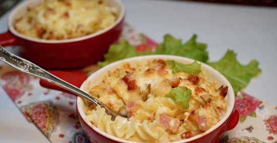 Pasta al horno con tocino y peras