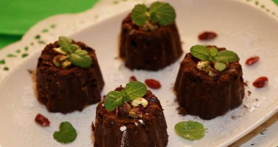 Postre de nueces de chocolate con miel y bayas de goji