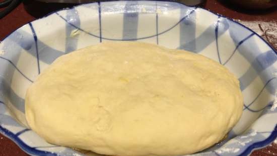 Dried fruits under dumplings in the oven (Hutzelkloss)