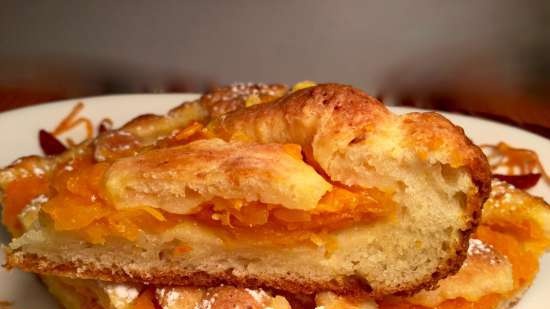 Pastel de calabaza con sabor cítrico sobre masa cuajada