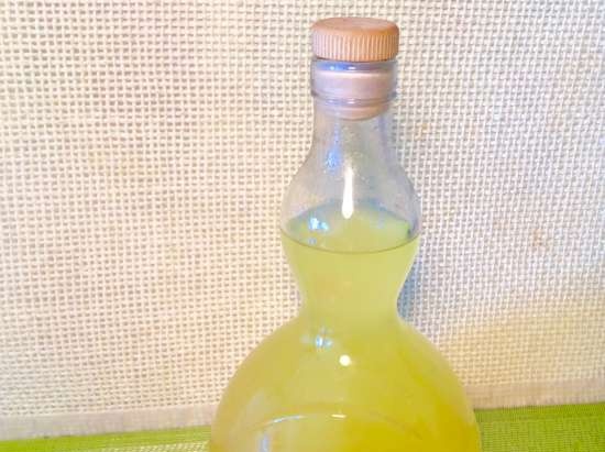 Likeur Limoncello, of Italiaanse mezim