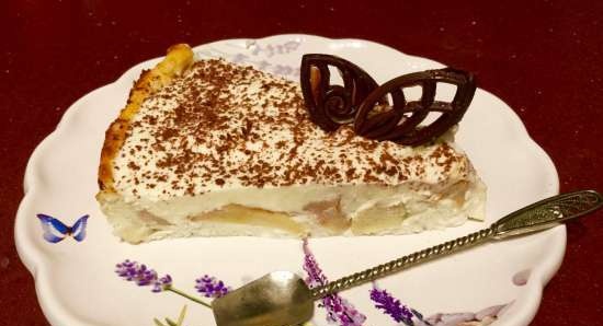 Pastel frío de cuajada de manzana con crema agria