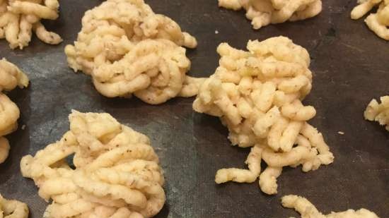 Cookies Worms with whole grain flour and walnuts (through a meat grinder)