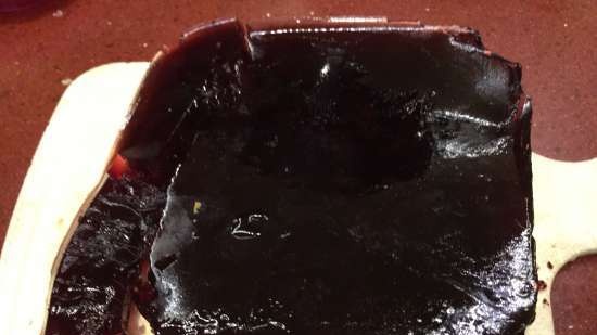 Postre de comida de los dioses con gelatina de grosella negra de Goetterspeise