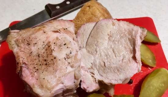 Classico bollito di maiale, cotto al forno con vapore e sonda di temperatura