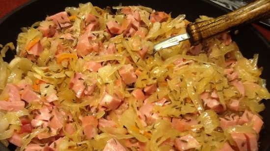 Ueberraschung bierfeestverrassing: Broetchen mit Sauerkraut und Wuerstchen