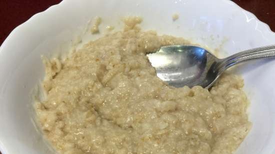 Herculean porridge on the water with fruit