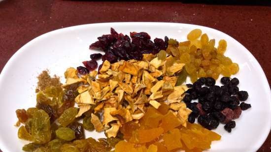 Wheat bread with honey, dried fruits and spelled flour