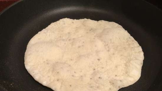 Pastel de semillas de chía de masa madre italiana (Piadina)