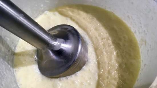 Abuela de centeno con relleno de bayas y crema agria (de arándanos, arándanos rojos o madreselva)