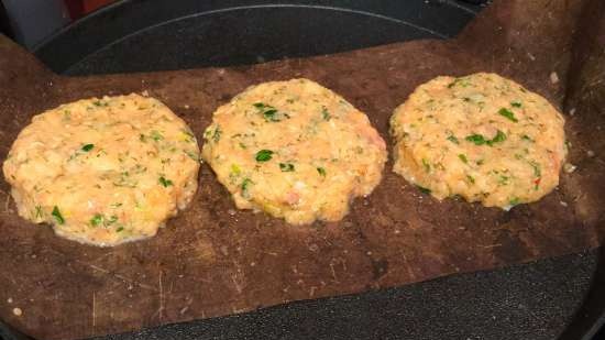 Hamburger di pesce rosso tritato con panino al nero di seppia (e un'altra opzione)