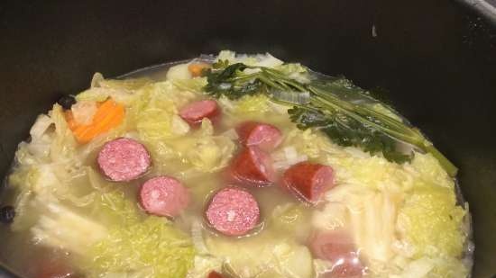 Peter and Jupp - Savoy cabbage soup with leeks and sausages