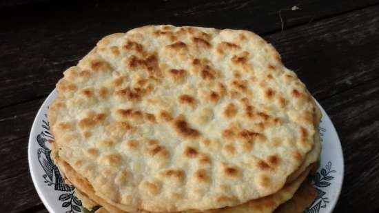 Cottura rapida degli strati di torta Napoleon utilizzando la Tortilla Maker (Chapatnitsa) e il forno