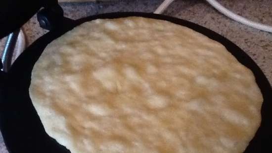 Cottura rapida degli strati di torta Napoleon utilizzando la Tortilla Maker (Chapatnitsa) e il forno