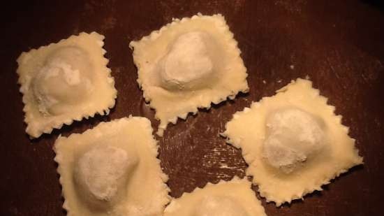 Sfogliatrici per pasta-tagliatelle (selezione del modello, caratteristiche, recensioni)