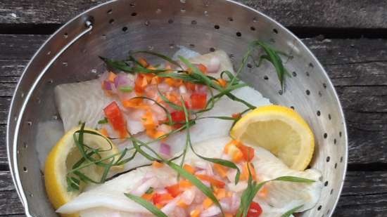 Halibut fillet (lutong o steamed) sa ilalim ng isang coat coat na may spice oil (nasturtium)