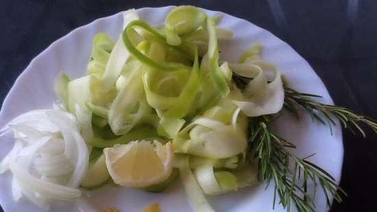 เฟตตูชินีกับบวบมะนาวและชีสเพโคริโน (Fettuccine con zucchine al limone e pecorino)