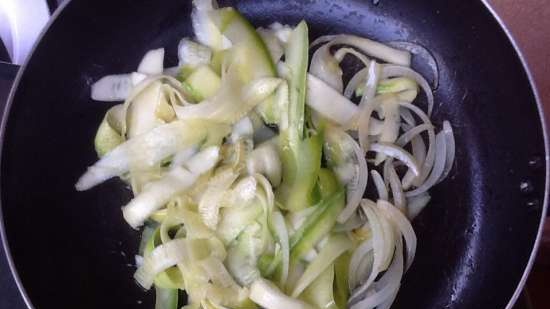 เฟตตูชินีกับบวบมะนาวและชีสเพโคริโน (Fettuccine con zucchine al limone e pecorino)