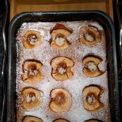 Torte di mele con mandorle tritate