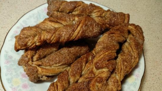 Biscotti con pasta lievitata alla cannella