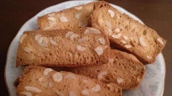 Eiwitbiscotti met noten