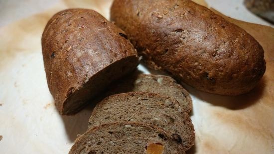 Pane di segale di grano con miscela di cereali e frutta secca