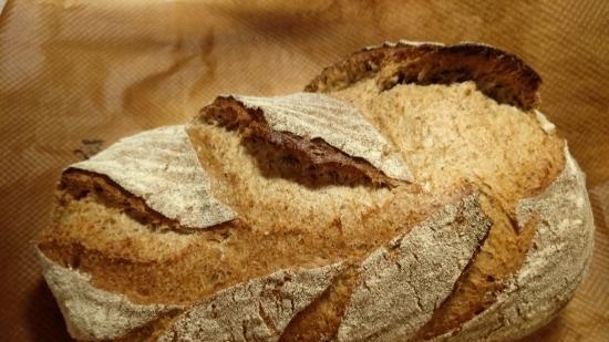 Wheat-rye na tinapay sa maasim na kuwarta