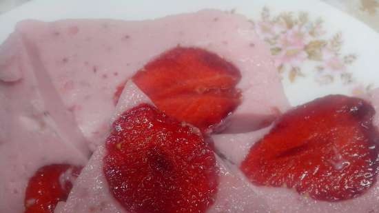 Sour cream jelly with strawberries (my husband's favorite dessert)